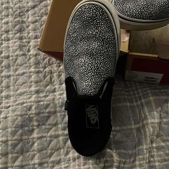 Women’s Vans slip on shoes - Picture 2 of 5